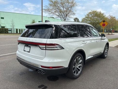 New 2026 Lincoln Aviator AWD image 3