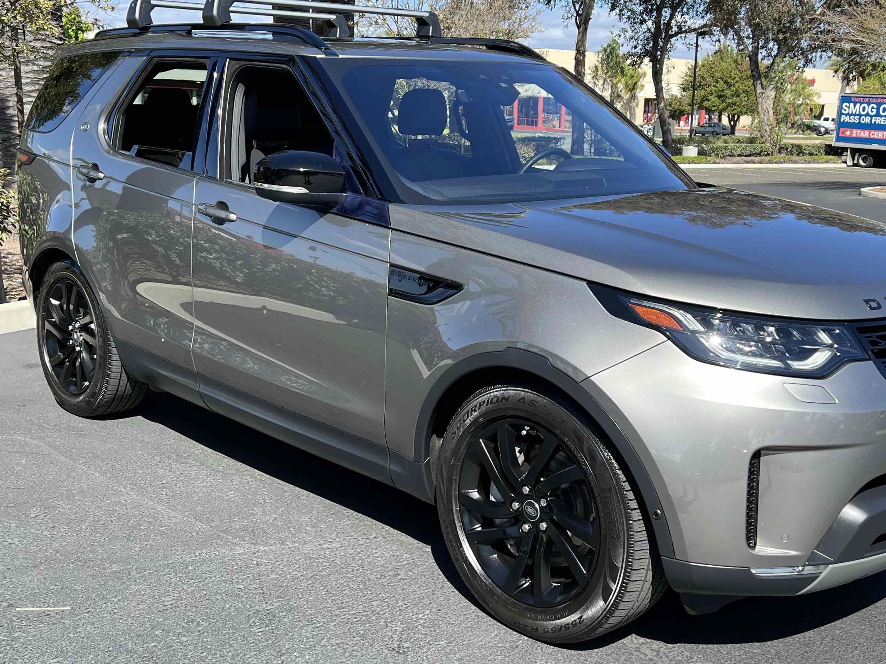 Used 2018 Land Rover Discovery HSE AWD/4WD image 49