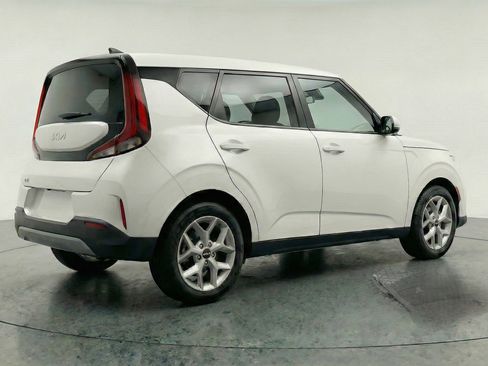 Used 2025 Kia Soul LX w/ LX Technology Package FWD image 9