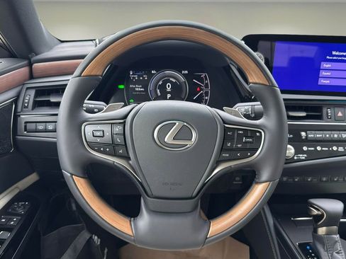 Used 2025 Lexus ES 300h Ultra Luxury image 12