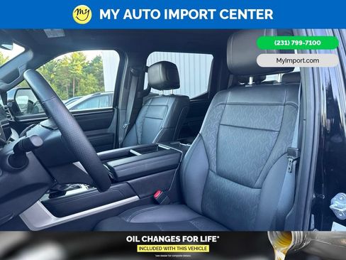 Used 2025 Toyota Tundra Limited AWD/4WD image 12
