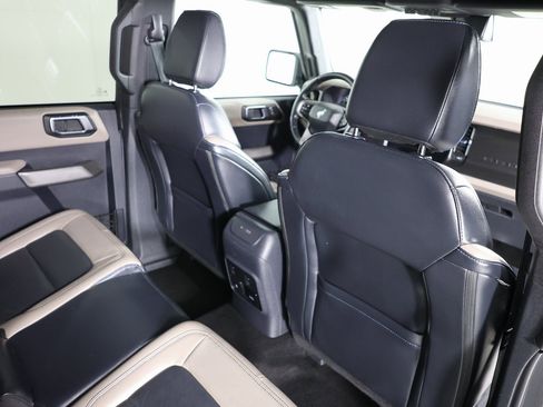 Used 2022 Ford Bronco Wildtrak image 38