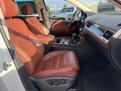 Used 2016 Volkswagen Touareg Executive image 33