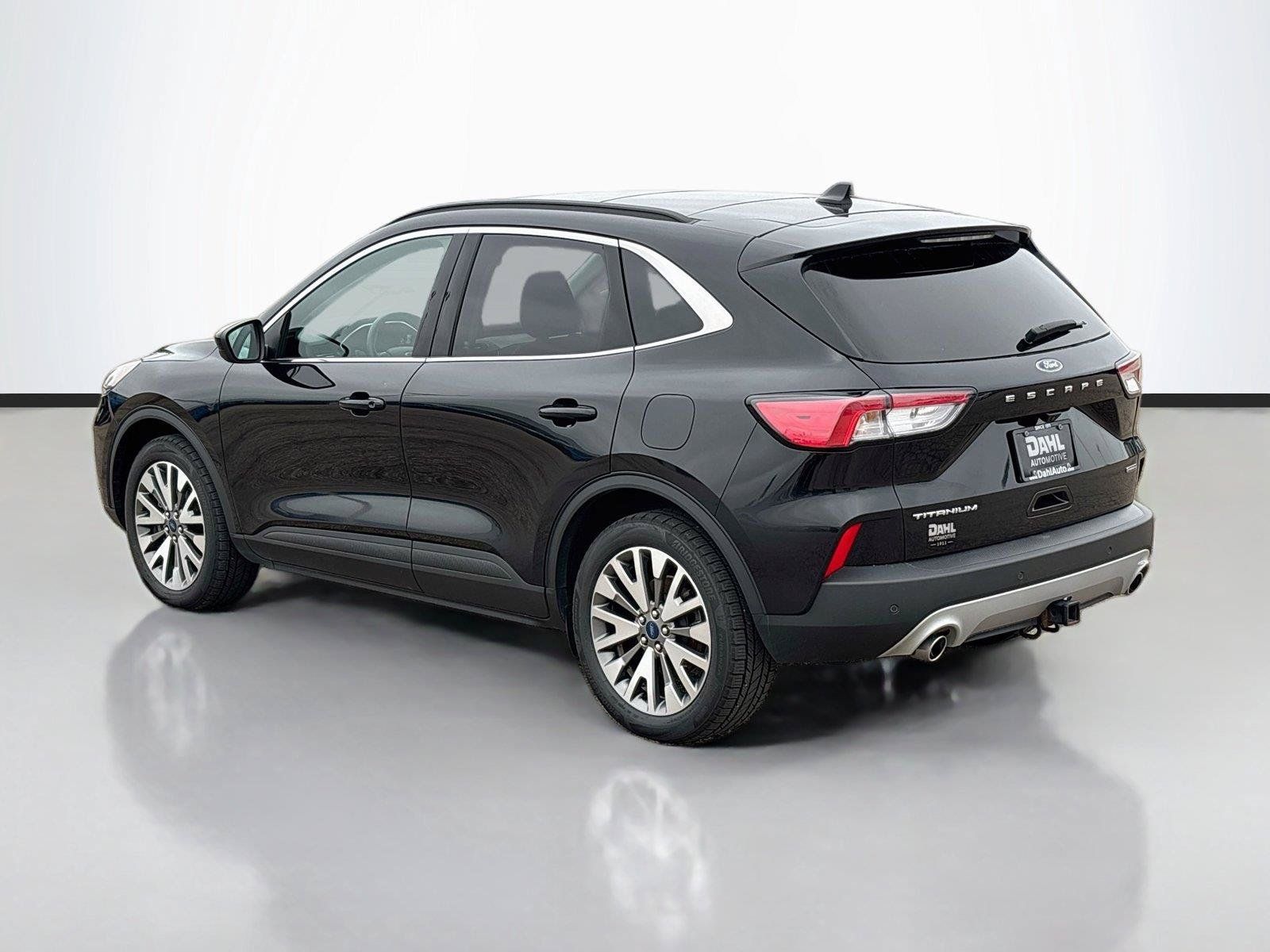 Used 2022 Ford Escape Titanium w/ Class II Trailer Tow Package AWD/4WD image 10