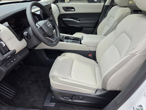 New 2026 Nissan Pathfinder SL w/ SL Premium Package FWD image 20