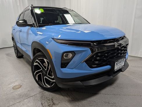 Used 2024 Chevrolet TrailBlazer RS w/ Driver Confidence Package image 2