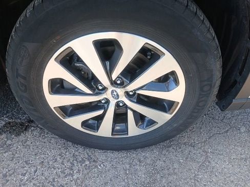 Used 2025 Subaru Outback Premium AWD/4WD image 10