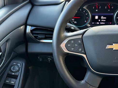 Used 2021 Chevrolet Traverse LT w/ LT Premium Package image 17