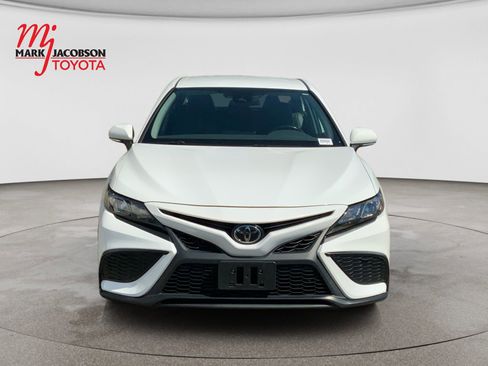 Used 2024 Toyota Camry SE FWD image 2