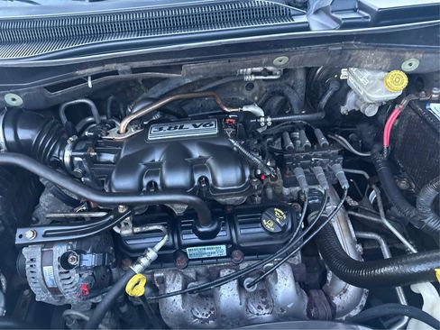 Used 2010 Dodge Grand Caravan SXT w/ Family Value Group FWD image 22