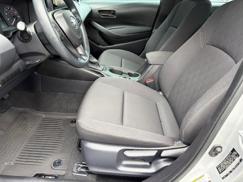 Used 2025 Toyota Corolla LE FWD image 11