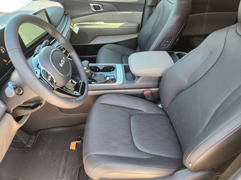 New 2026 Kia Carnival EX FWD image 11