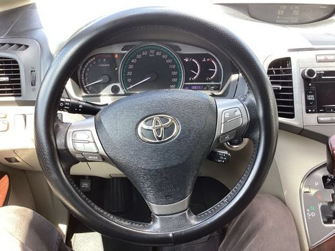 Used 2011 Toyota Venza w/ Comfort Pkg FWD image 10