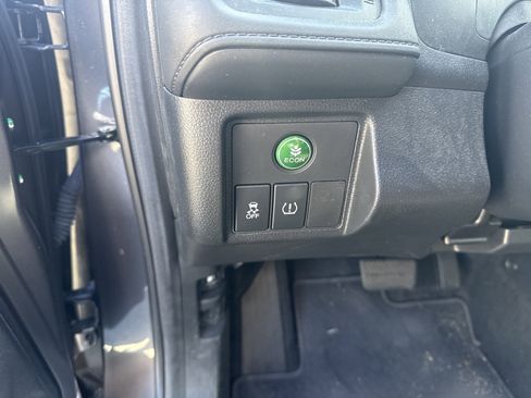 Certified 2022 Honda HR-V LX image 18