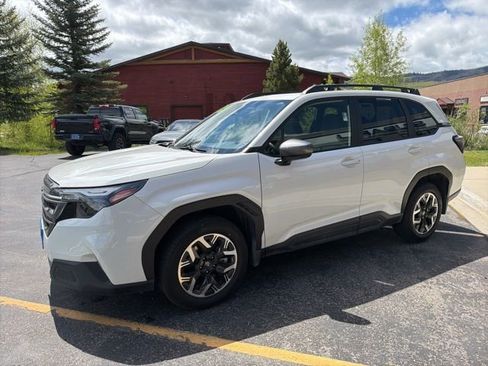 Used 2025 Subaru Forester Premium AWD/4WD image 5