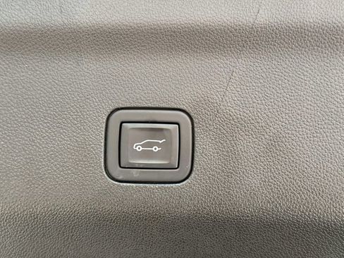 Used 2023 Chevrolet Tahoe LT w/ Luxury Package AWD/4WD image 20
