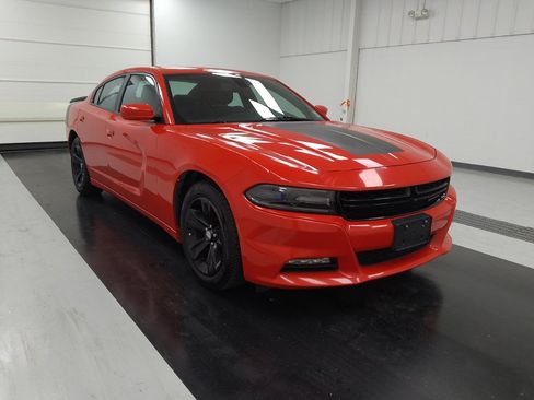 Used 2017 Dodge Charger SXT RWD image 13