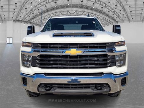 Used 2024 Chevrolet Silverado 2500 LT w/ Z71 Off-Road Package image 2