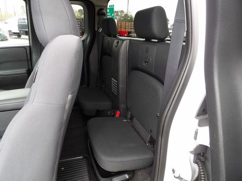 Used 2022 Nissan Frontier S image 30