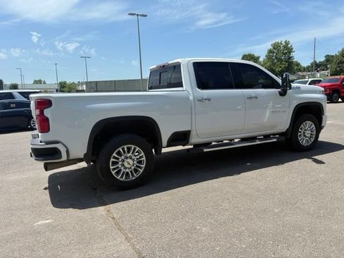 Used 2022 Chevrolet Silverado 3500 High Country w/ Technology Package AWD/4WD image 8