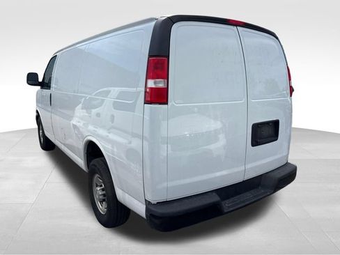 Used 2021 Chevrolet Express 2500 w/ Driver Convenience Package RWD image 5