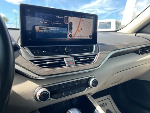Used 2024 Nissan Altima 2.5 SV w/ SV Premium Package FWD image 19