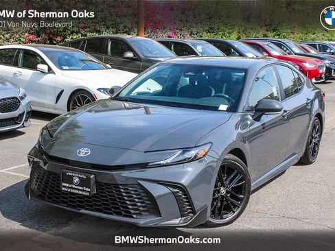 Used 2026 Toyota Camry SE FWD image 1