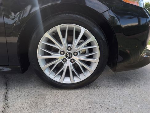 Certified 2020 Toyota Camry XLE FWD image 13