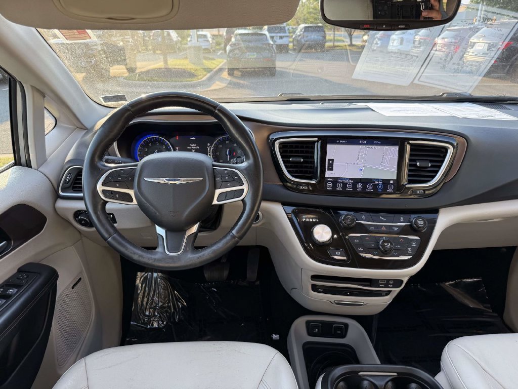 Used 2018 Chrysler Pacifica Touring-L Plus w/ Tire & Wheel Group FWD image 18