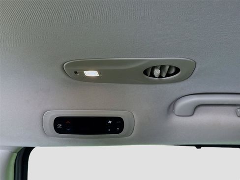 Used 2024 Chrysler Pacifica Touring-L FWD image 17
