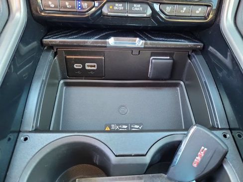 Used 2023 GMC Yukon Denali AWD/4WD image 32