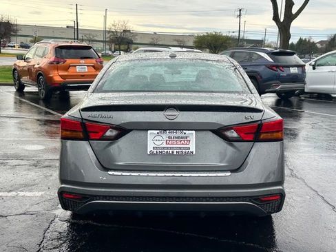 Certified 2023 Nissan Altima 2.5 SV FWD image 5