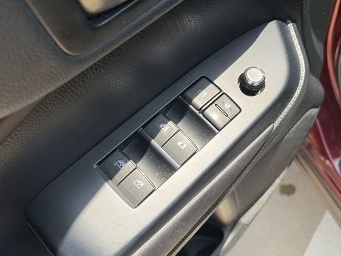 Used 2016 Toyota Highlander Plus FWD image 21