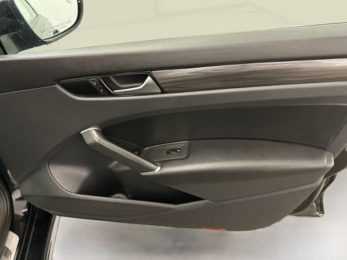 Used 2020 Volkswagen Passat 2.0T R-Line FWD image 32