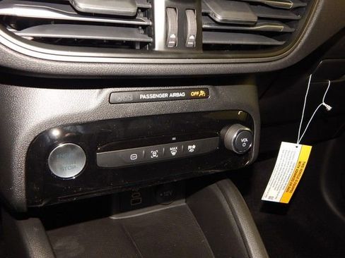 Used 2025 Ford Escape SE image 22