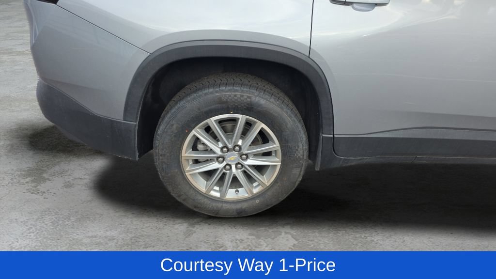 Used 2023 Chevrolet Traverse LT FWD image 12