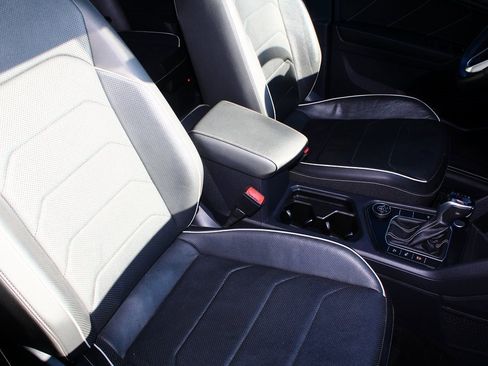 Used 2023 Volkswagen Tiguan SEL R-Line image 7