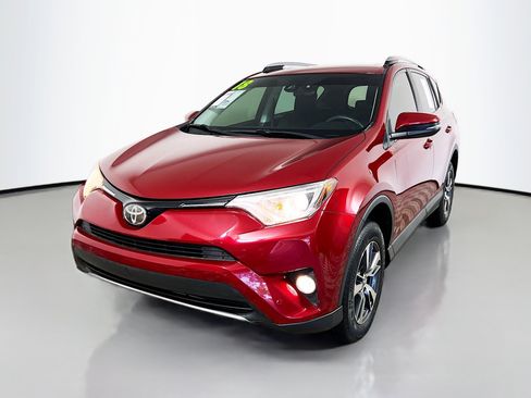 Used 2018 Toyota RAV4 XLE image 10