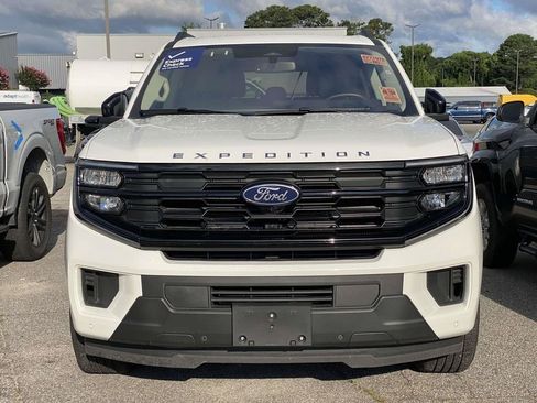Used 2025 Ford Expedition Active RWD image 2
