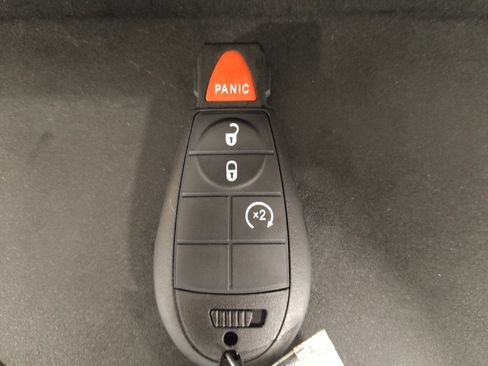 Used 2020 Jeep Cherokee Latitude w/ Cold Weather Group FWD image 32