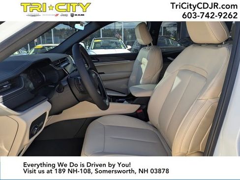 New 2025 Jeep Grand Cherokee Limited image 9