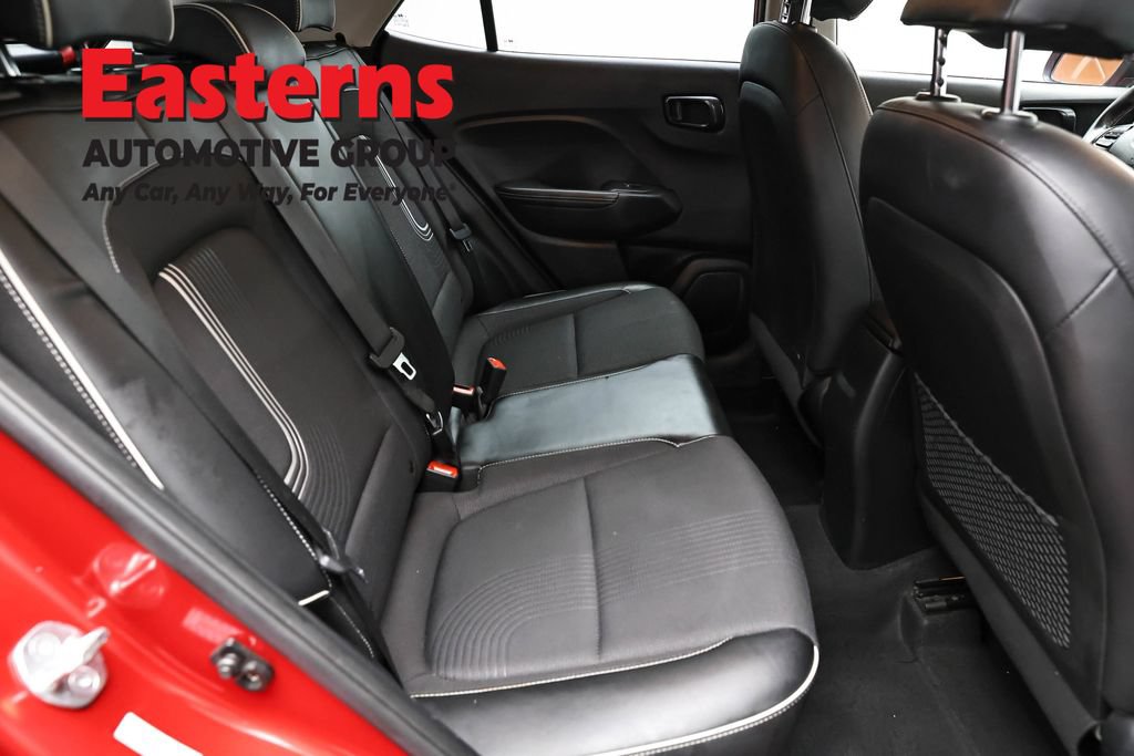 Used 2023 Hyundai Venue Limited FWD image 25
