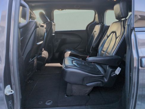 Used 2019 Chrysler Pacifica Limited w/ S Appearance Package image 19