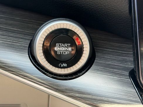 Used 2024 Jeep Wagoneer L Series II w/ Flexible Seating Group AWD/4WD image 34