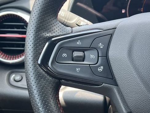Used 2025 Chevrolet Trax RS w/ Driver Confidence Package FWD image 27