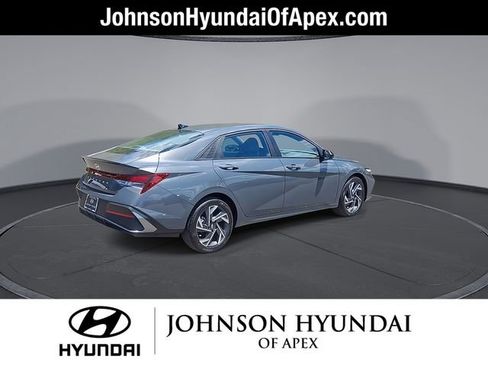 Certified 2025 Hyundai Elantra Sport FWD image 9