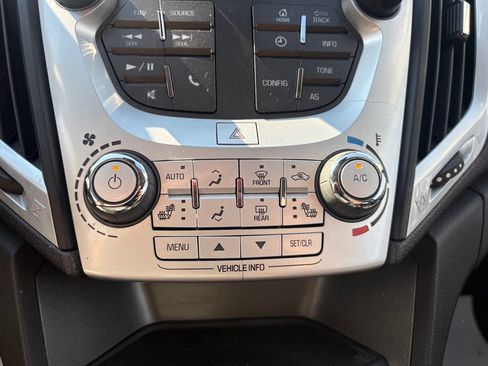 Used 2017 GMC Terrain SLE w/ Chrome Edition FWD image 3
