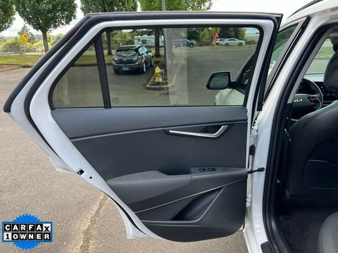 Used 2024 Kia Niro Wind w/ Wind Preserve Package FWD image 11