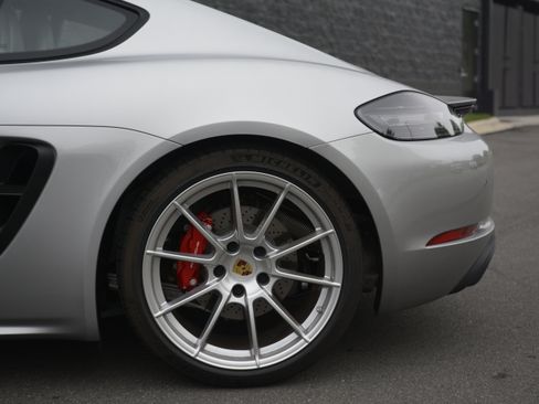 Certified 2025 Porsche 718 Cayman GTS RWD image 33