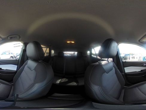 Used 2025 Chevrolet Trax LT image 40